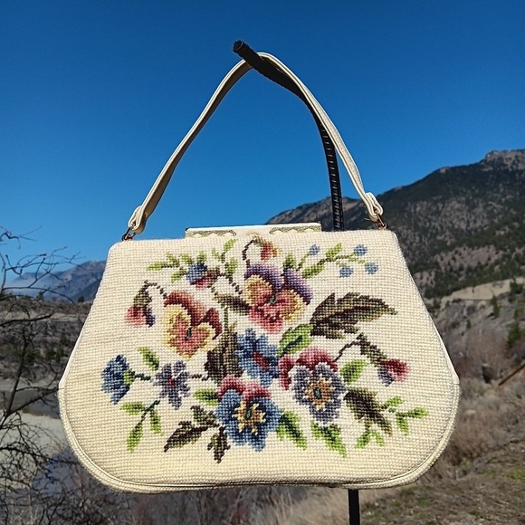 Elvette Handbags - Elvette‎ Vintage Tapestry Purse
